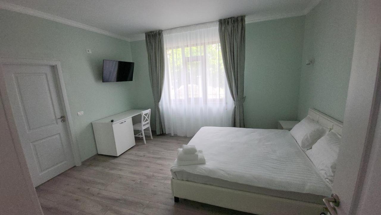 Bed and Breakfast Colt De Rai Hîrtoape Exterior foto