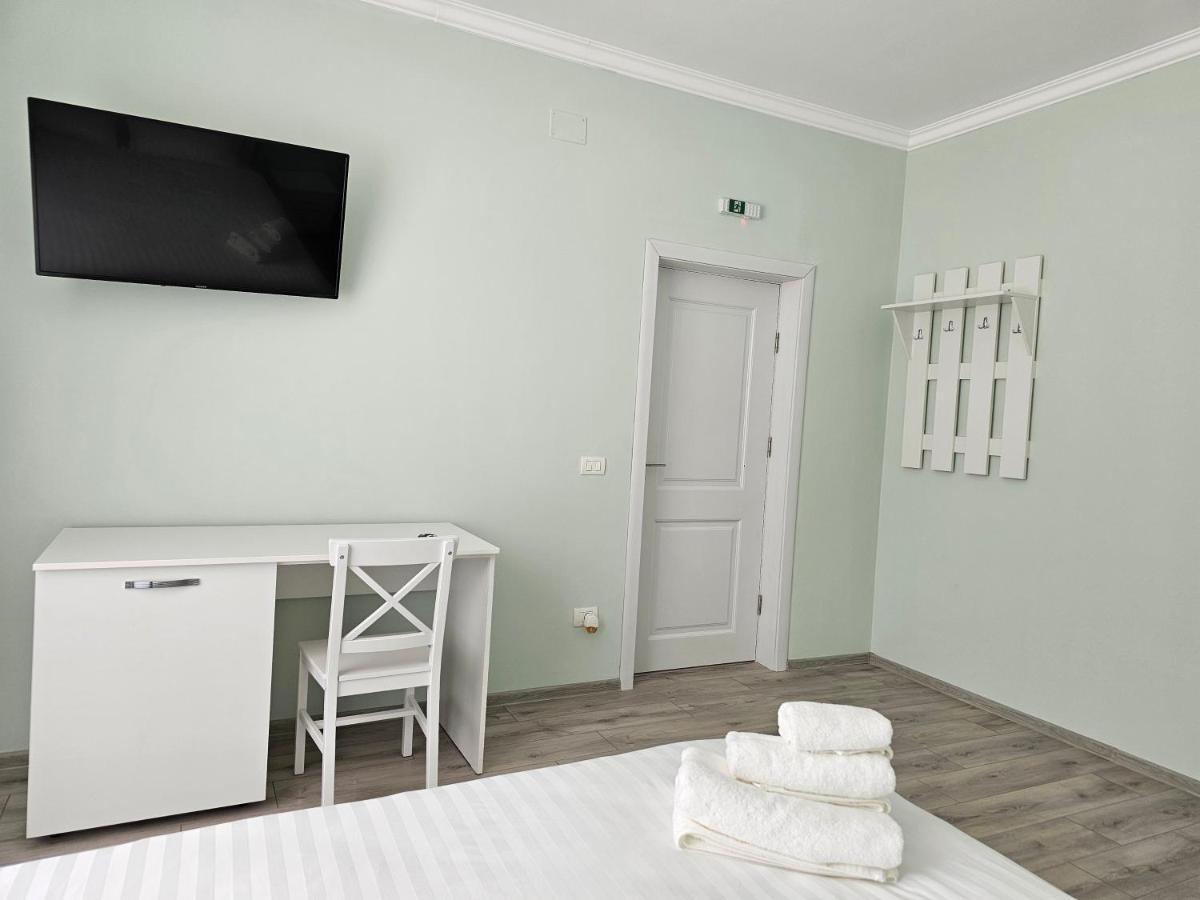 Bed and Breakfast Colt De Rai Hîrtoape Exterior foto
